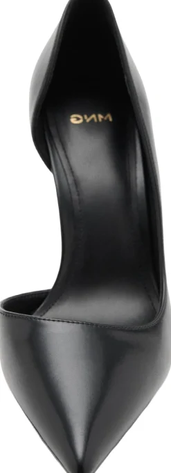 Asymmetrical heeled shoes><noscript><img width=