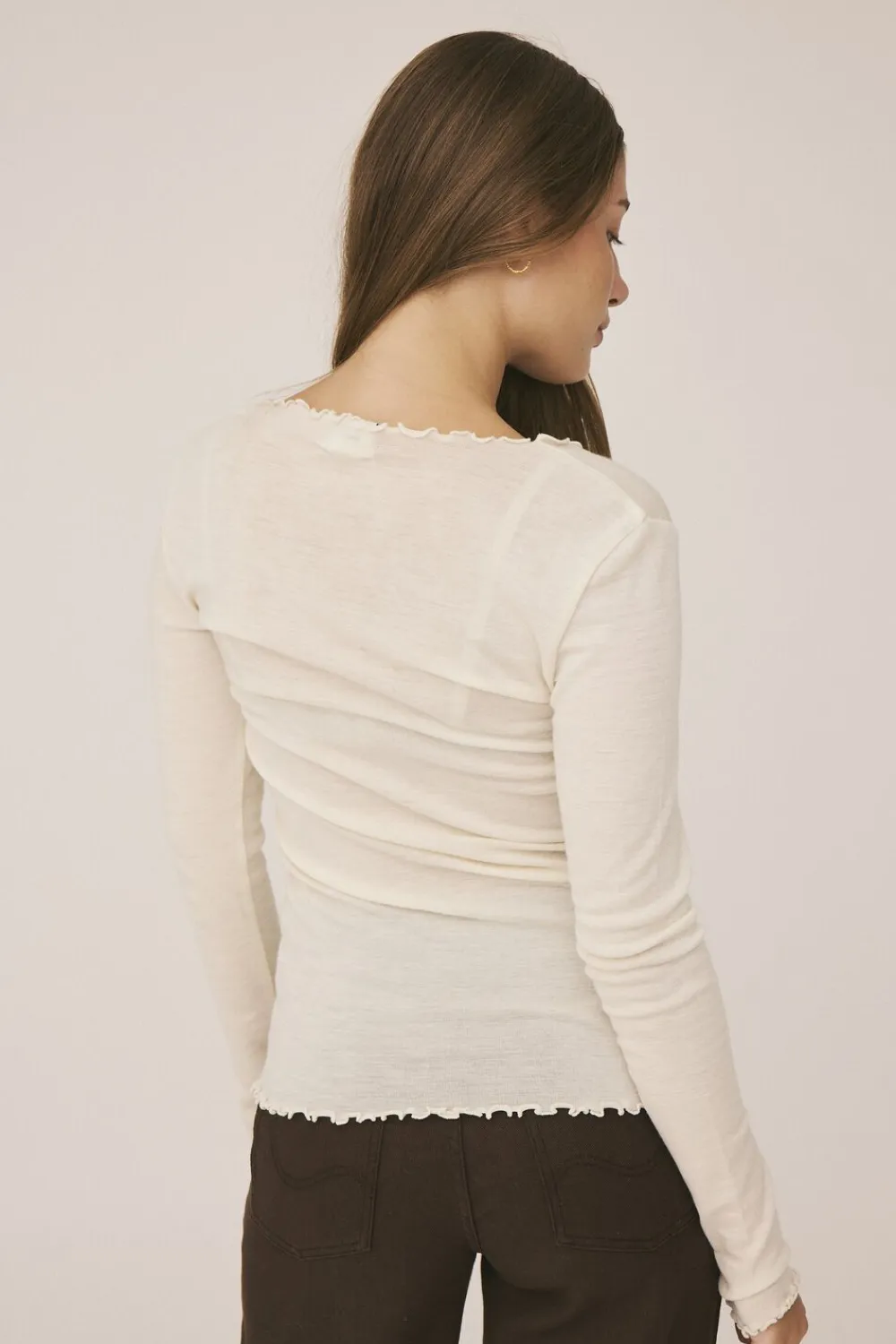 Cilla 14 Langærmede striktrøje med bølgende kant - 100% Merino uld>Magasin du Nord Collection Hot