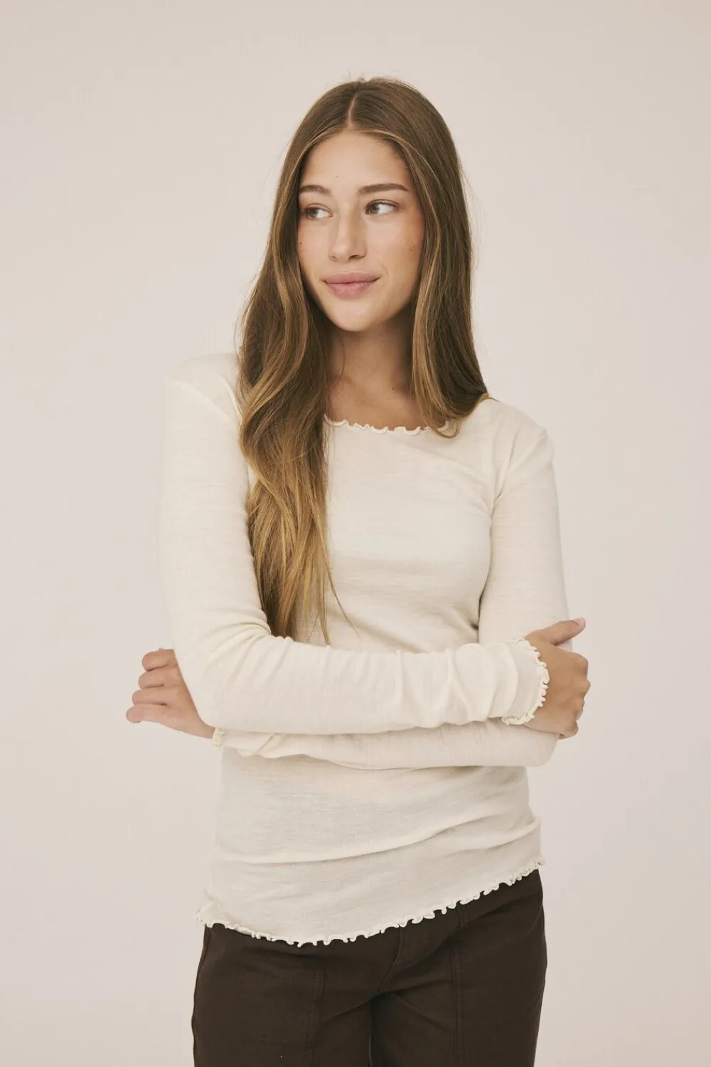 Cilla 14 Langærmede striktrøje med bølgende kant - 100% Merino uld>Magasin du Nord Collection Hot
