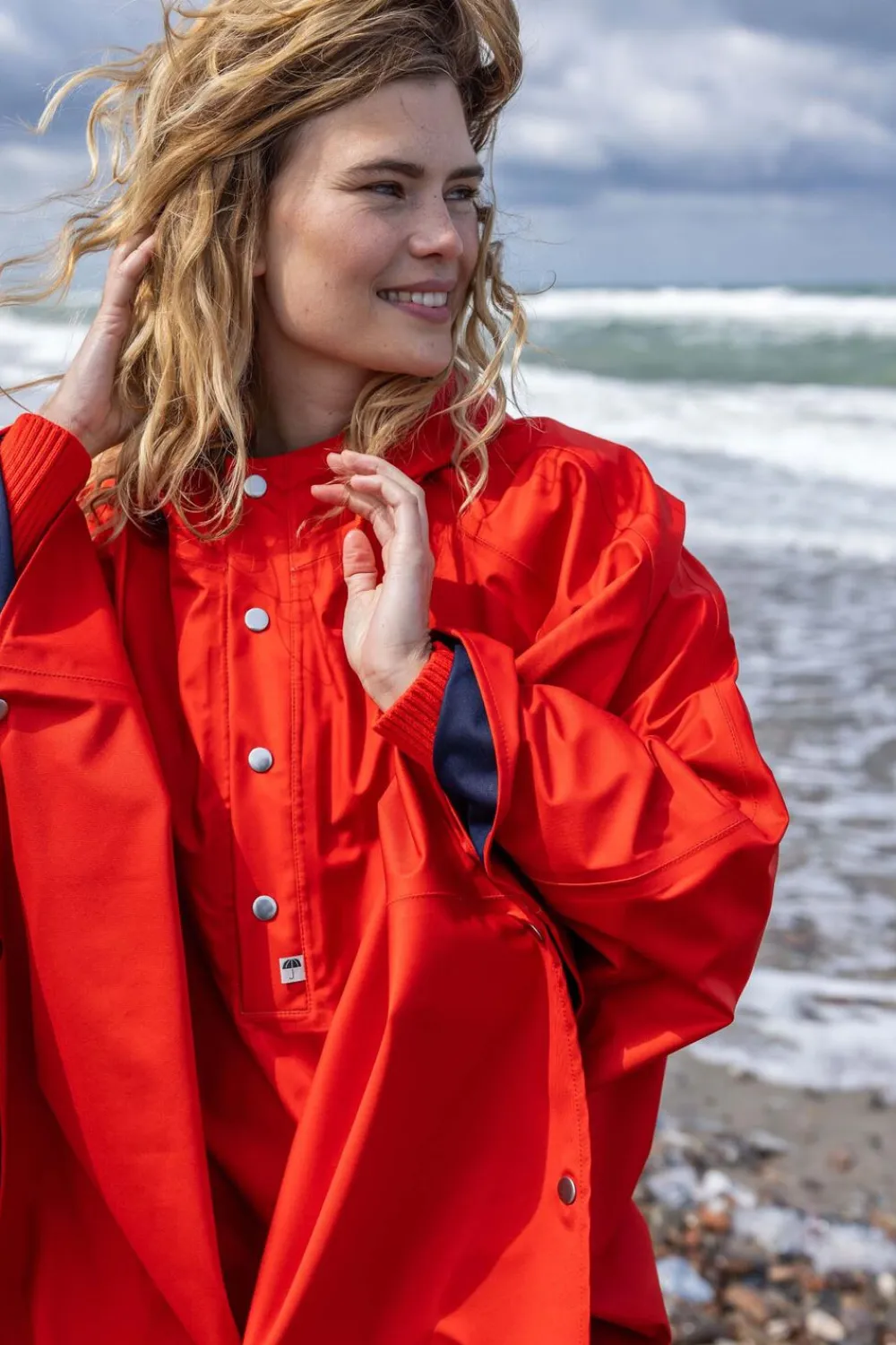 Dame Danefæ Danerain Poncho Bright
