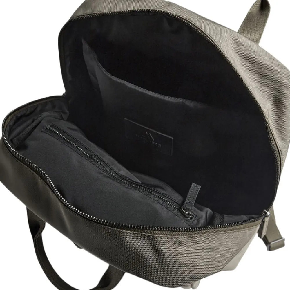 DarlaMBG Backpack, Monochrome>Markberg Hot