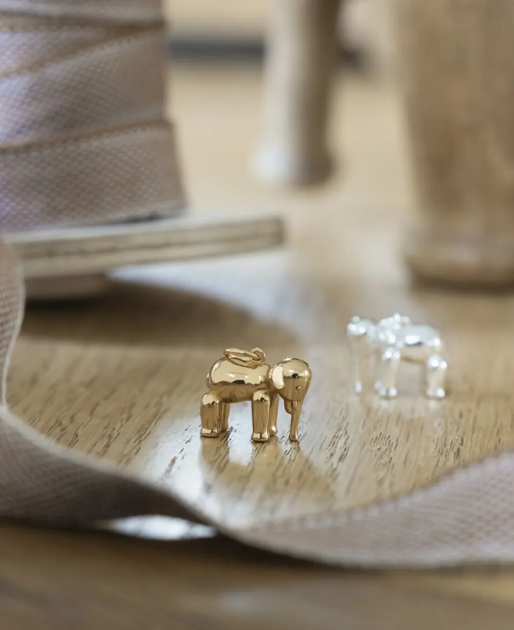 Dame Kay Bojesen Jewelry Elefanten i 18 karat forgyldt sølv med kæde