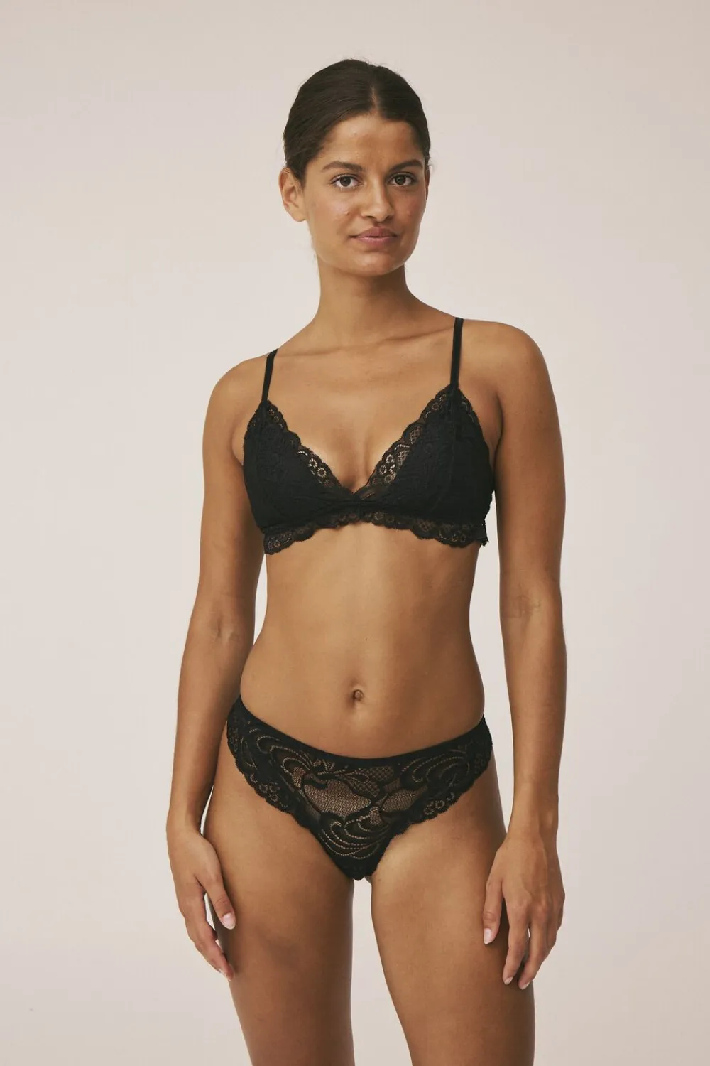 Magasin du Nord Collection Fleur 3 String Black Hot
