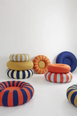 FLOAT, LARGE, DARK BLUE/RED>Studio About Hot