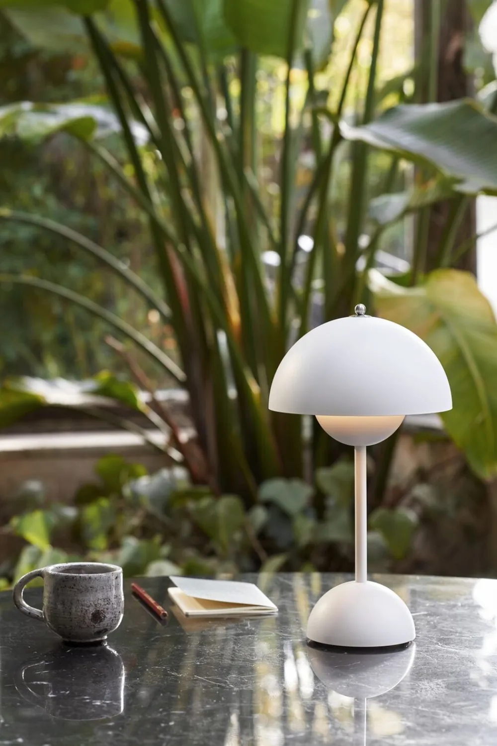 &Tradition Flowerpot Portable Lamp VP9, Magnetic Charger Matt white Online