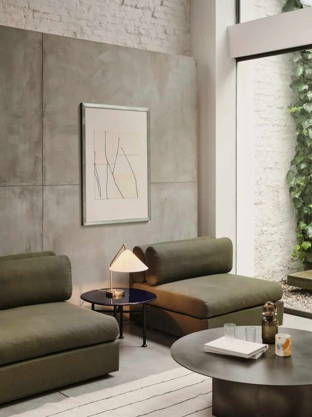 Gräshoppa Table Lamp, Fabric Shade, EU Base: Shiny Brass, Sh>Gubi Discount