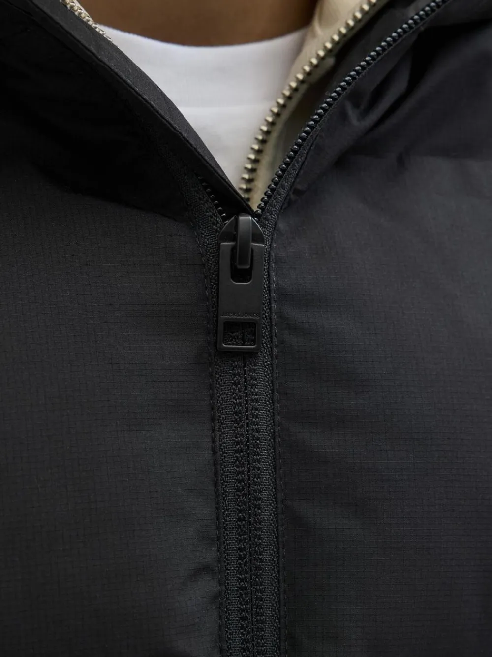 Jack & Jones JJESOHO PUFFER HOOD SN JNR Sort Online