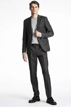 Klassisk suit><noscript><img width=