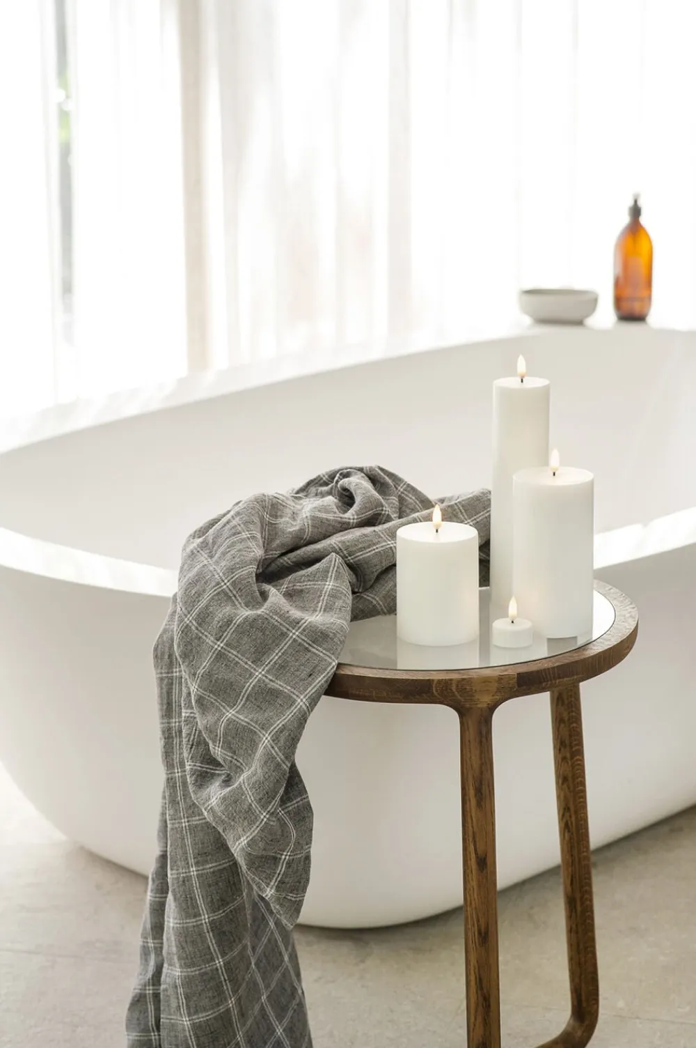 Uyuni LED Pillar Candle - Nordic White - 5,8 x 22 cm New