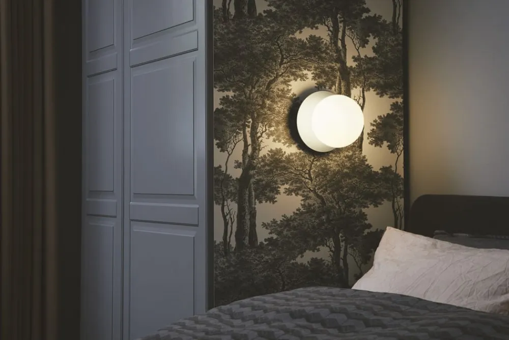 Nuura Liila 1 Medium IP44, light silver / opal