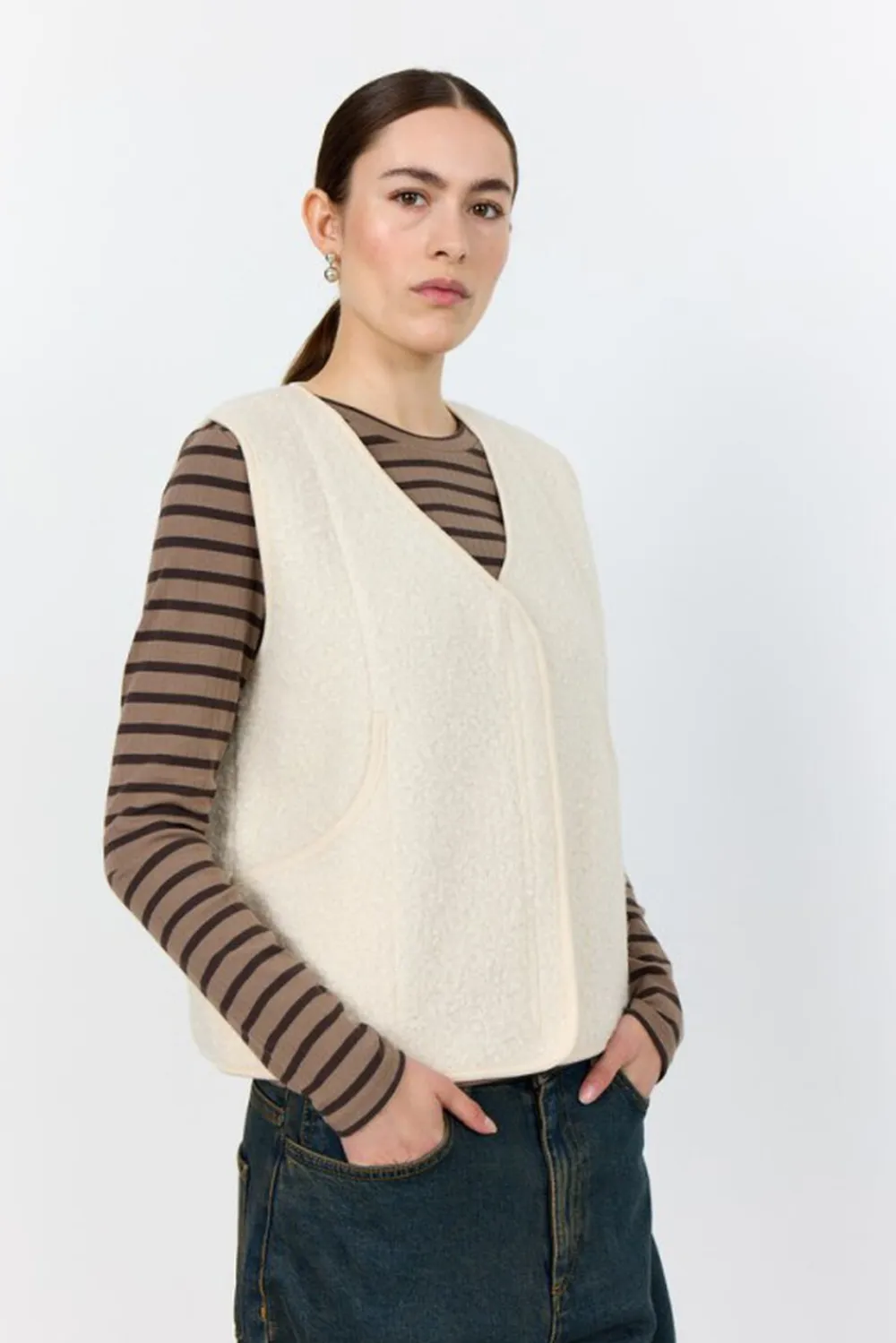 LR-NISSA 1 Vest Off white>Levete room