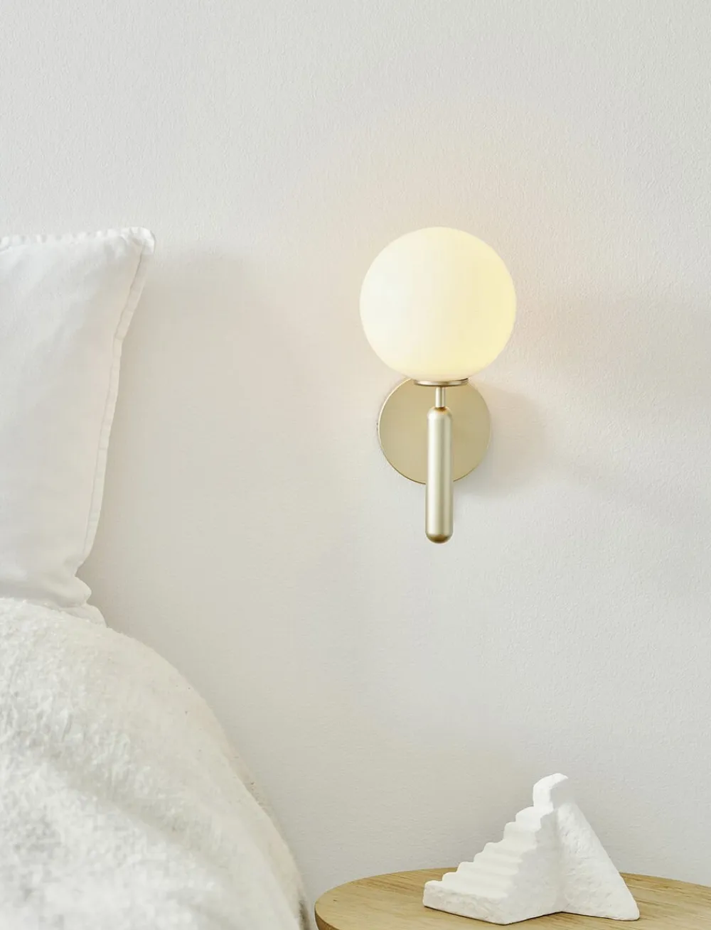 Nuura Miira Wall, brass / opal