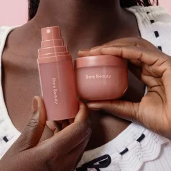 RARE BEAUTY Mini Find Comfort: Awaken Confidence - Essentielle fugtgivende kropspl
