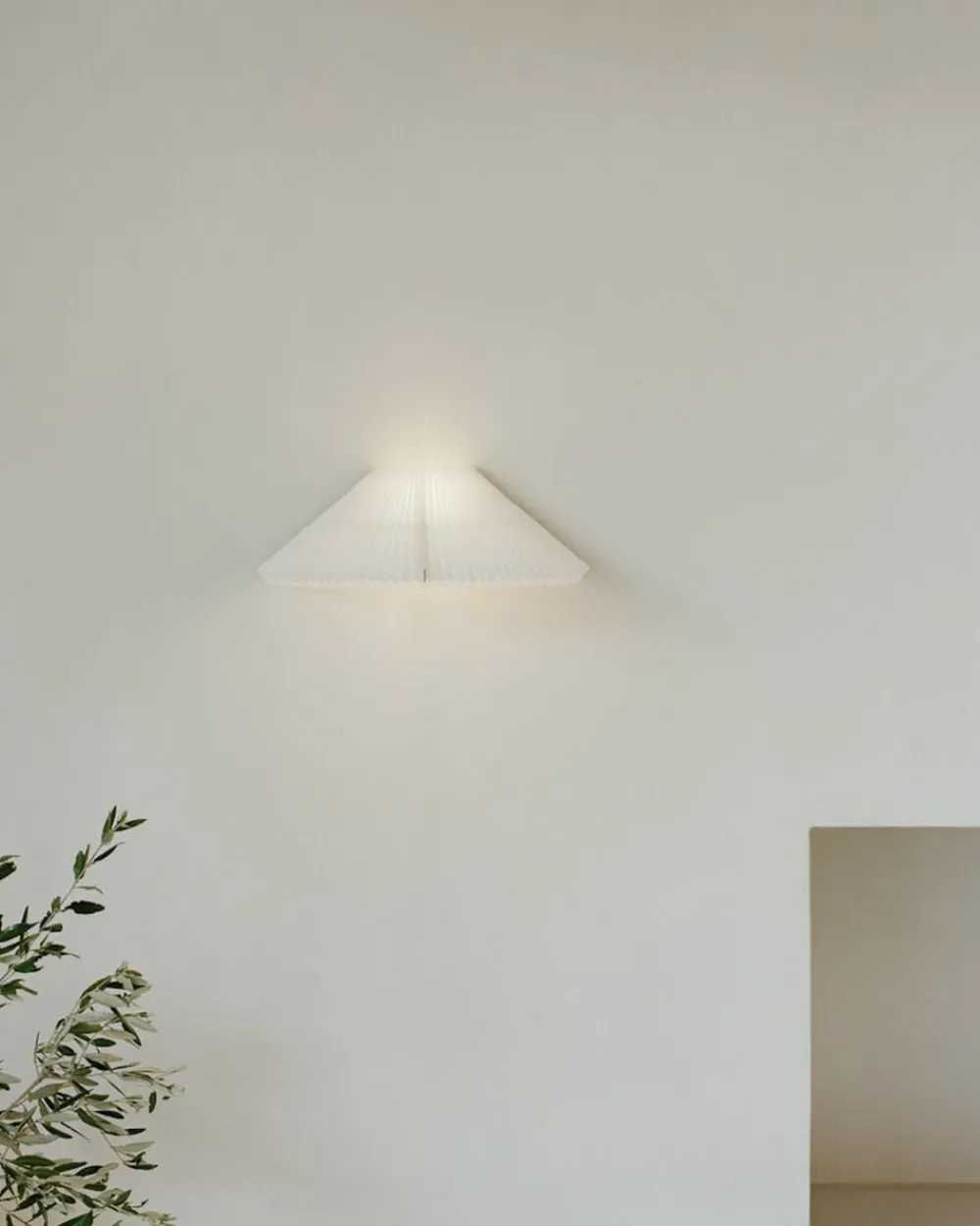 Nebra Wall Lamp, Ø270-400, White>New Works New