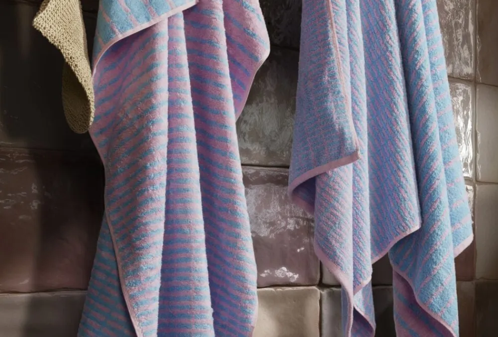 Nuance Håndklæde 70x140 cm lys blå/rosa>Juna