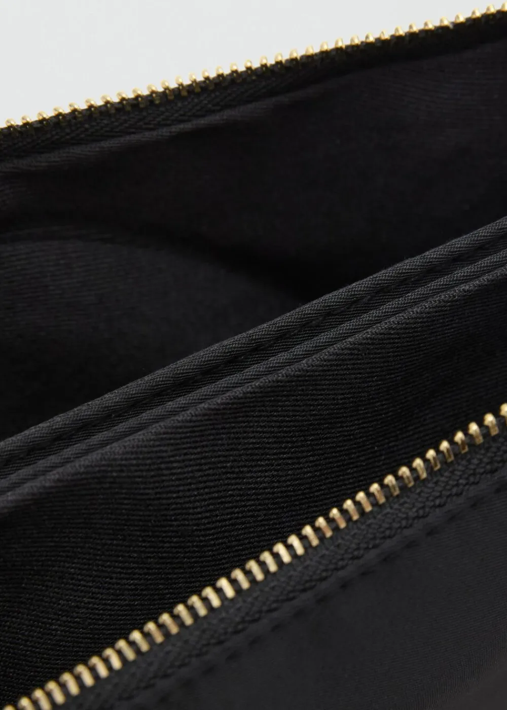 Dame MANGO Nylon purse with zip