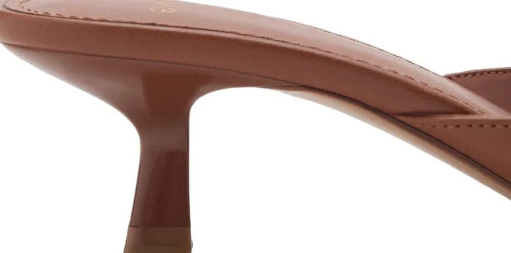 Patent leather effect heeled sandal>MANGO Hot