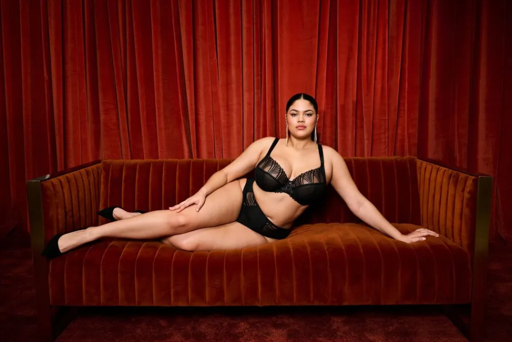 REJA UW PLUNGE BRA>Elomi Clearance