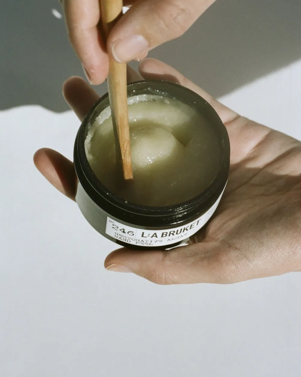 Restorative Algae Hand Peel 120 gram>L:a Bruket Outlet