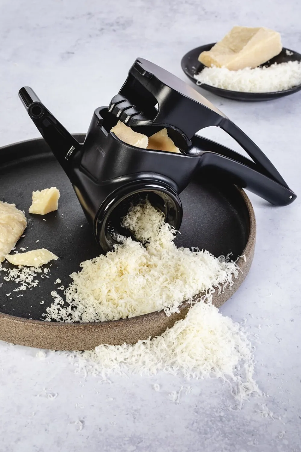 Rotary Grater All Black>Microplane Outlet