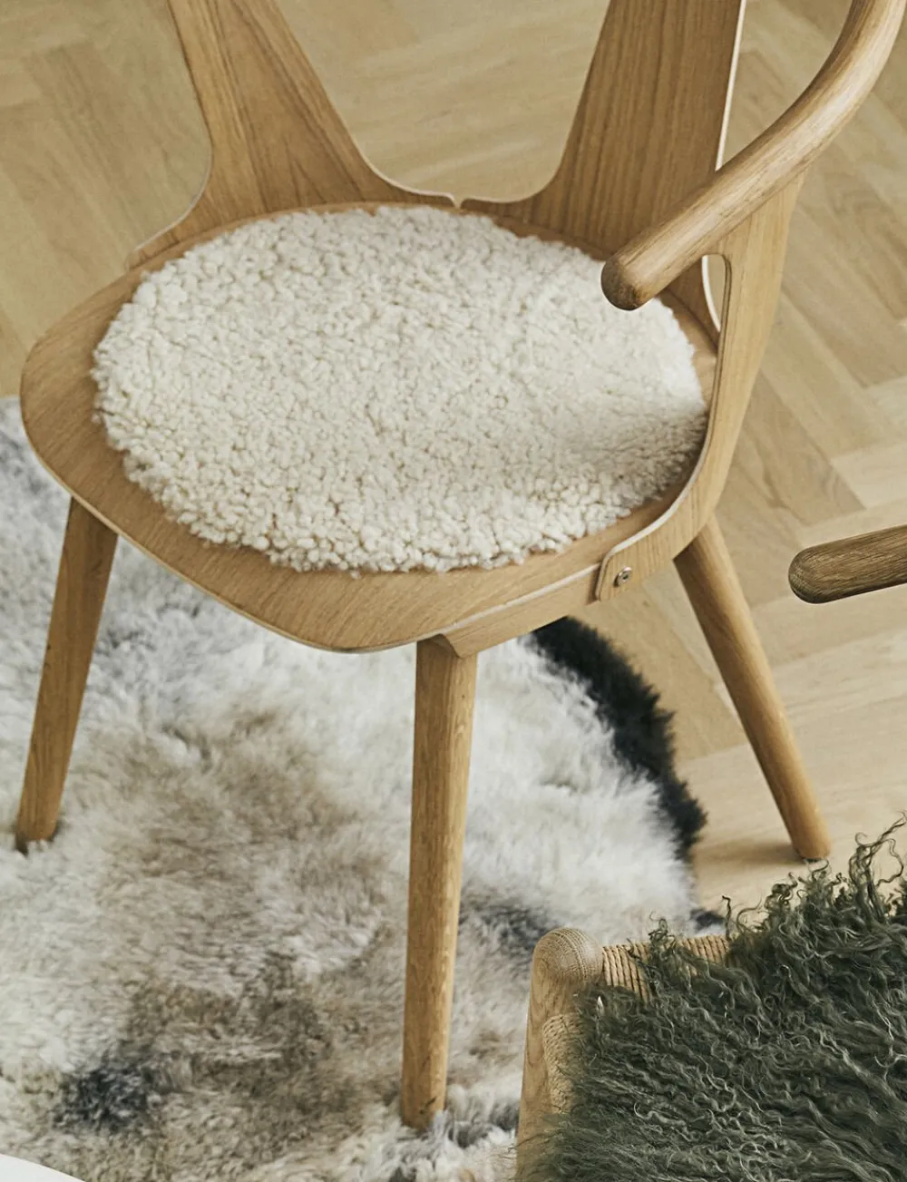 Seat Cover, Short-Wool Curly New Zealand Sheepskin, Round Ø34 cm Moon>NATURES Collection Sale