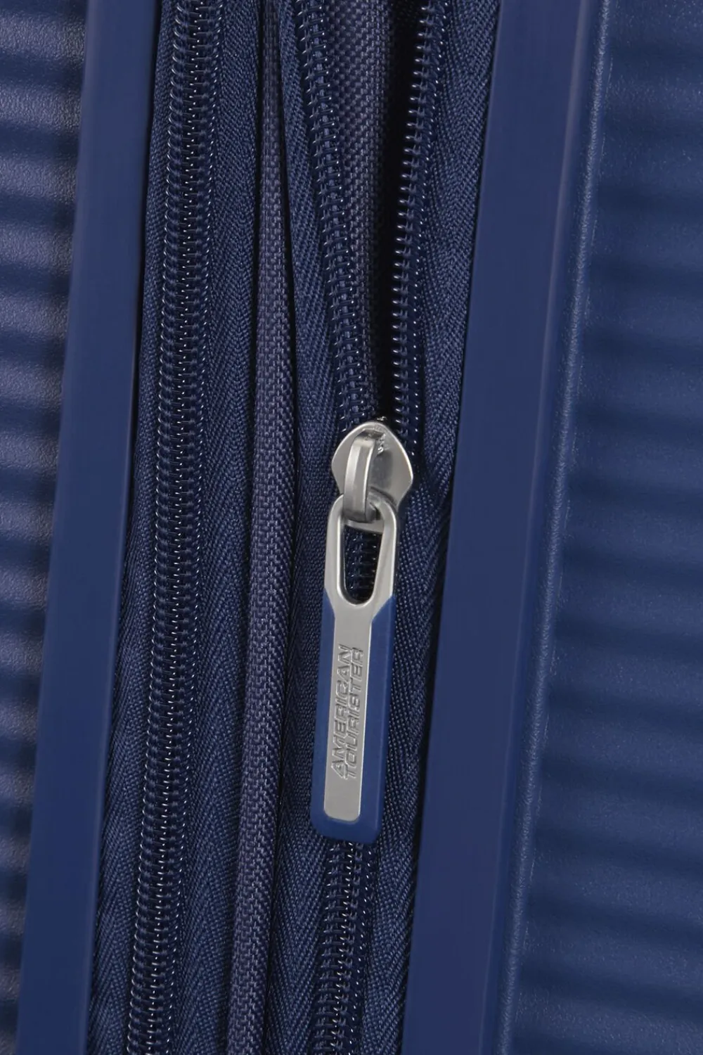 American Tourister Soundbox Midtnight navy Hot