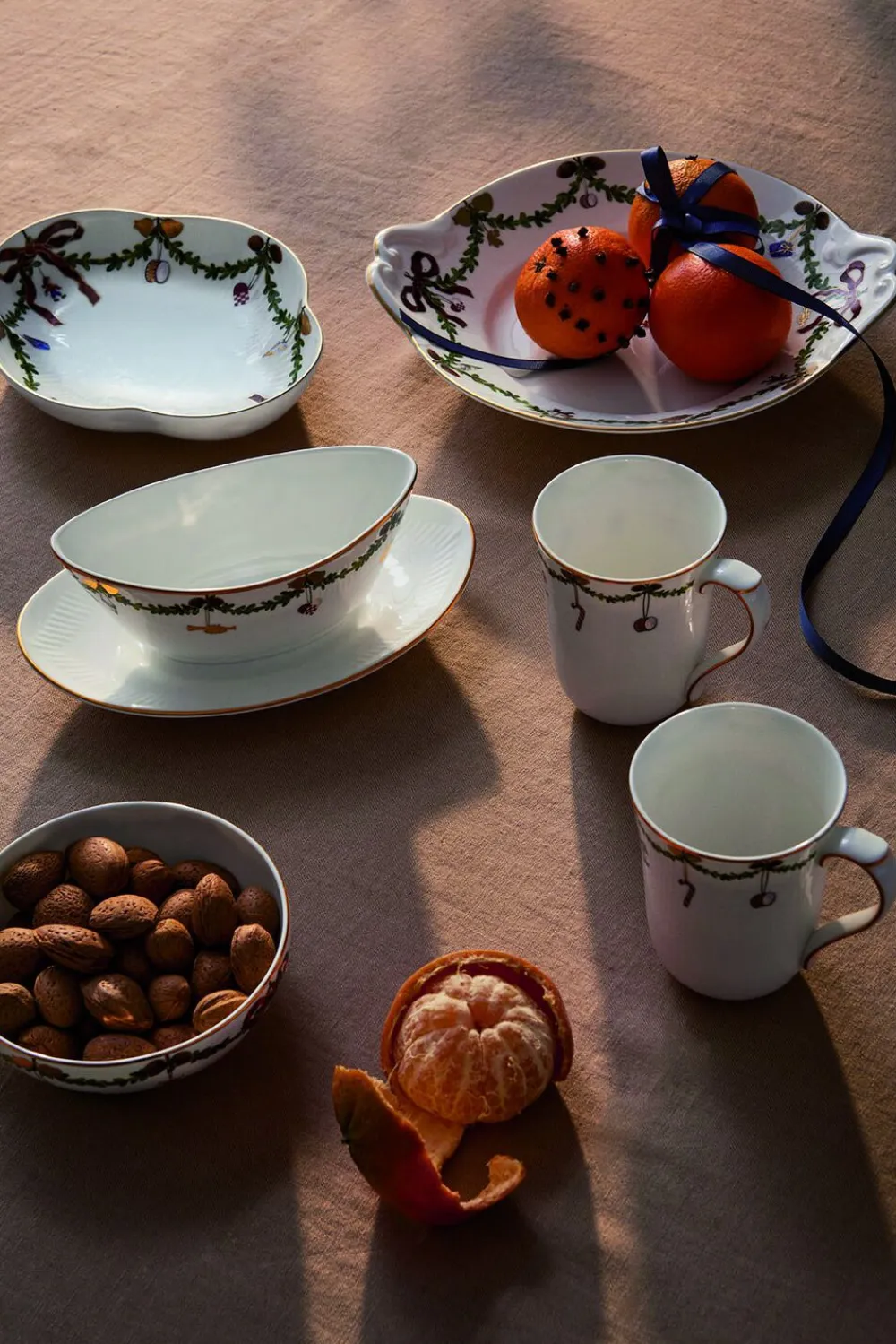 Royal Copenhagen Stjerne Riflet Jul sovseskål 43 cl.