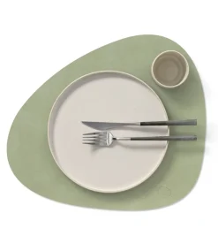 TABLE MAT CURVE L 37X44CM NUPO olive green>LIND DNA New