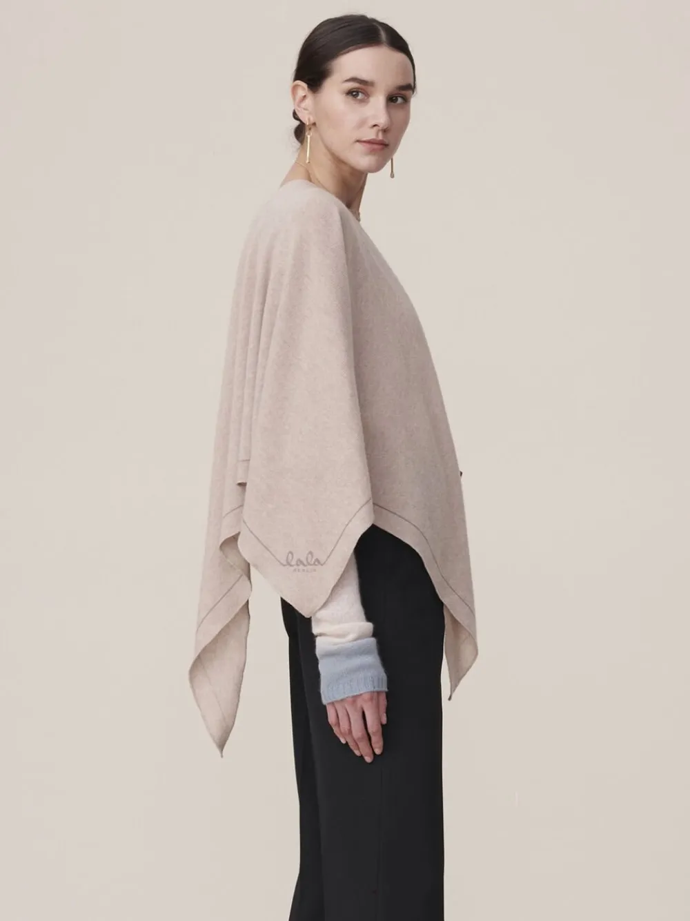 Triangle Solid Logo M - 100% cashmere>Lala Berlin New