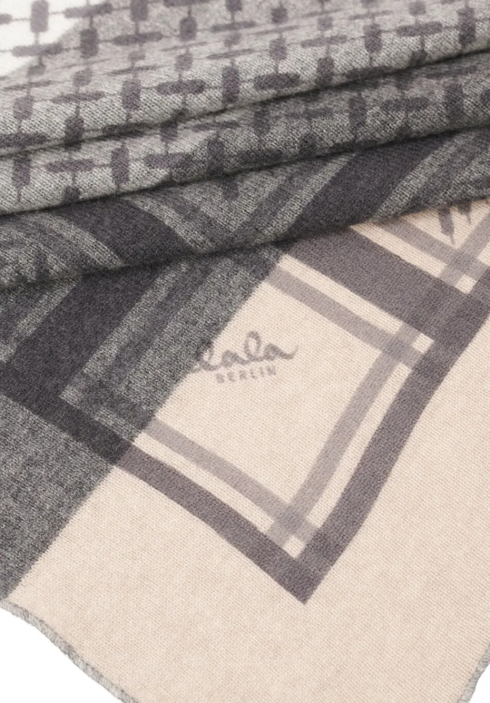 Triangle Trinity Classic Light M - 100% cashmere>Lala Berlin Outlet